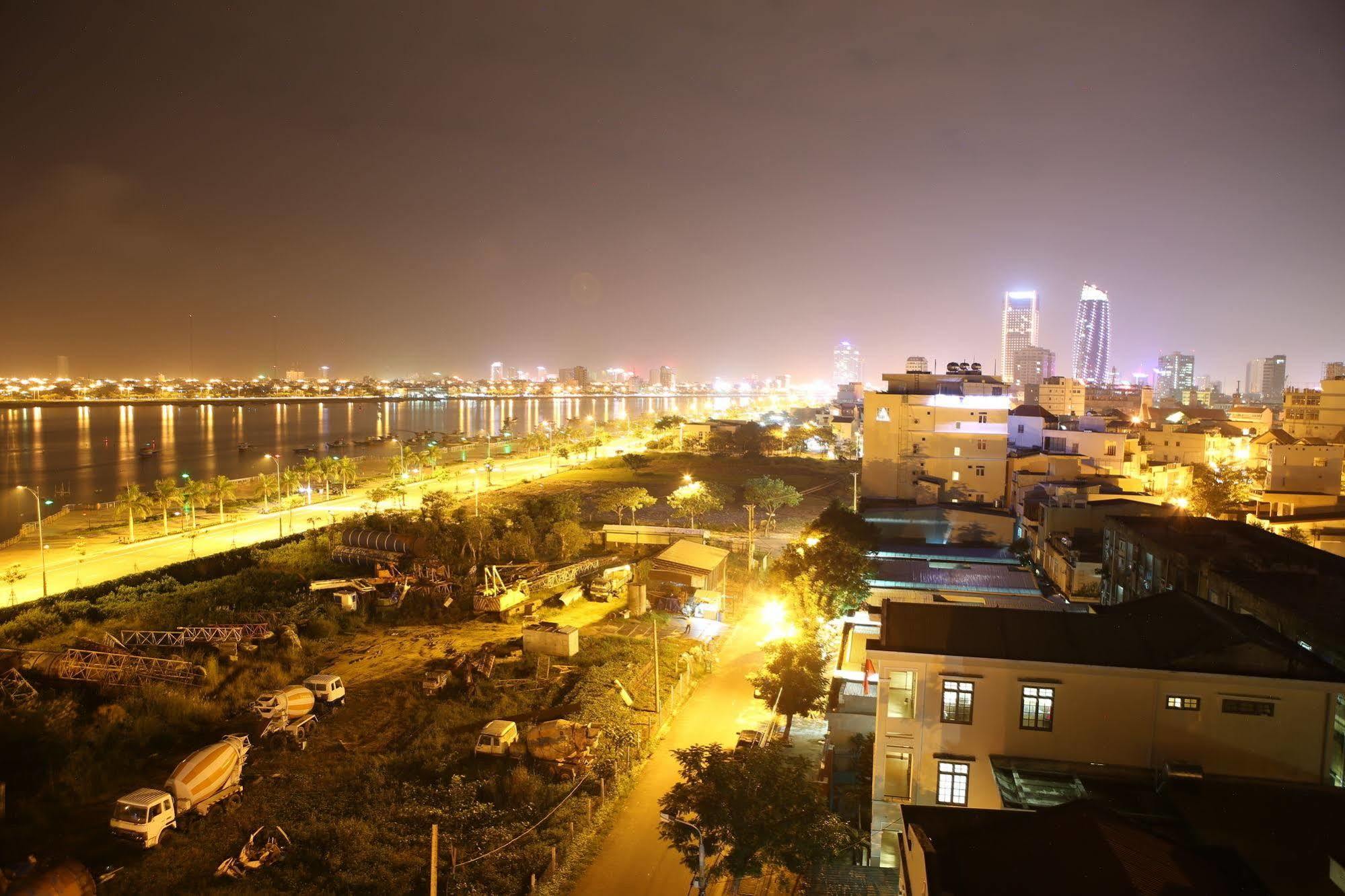 Night Sky Hotel Da Nang Esterno foto